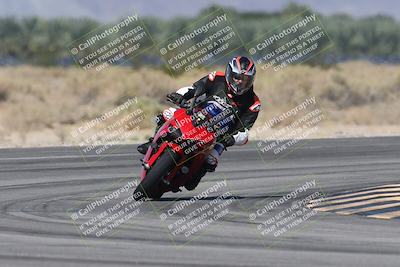 media/Oct-13-2025-Moto Forza (Mon) [[a66d839500]]/3-B Group/Session 3 (Turn 16)/